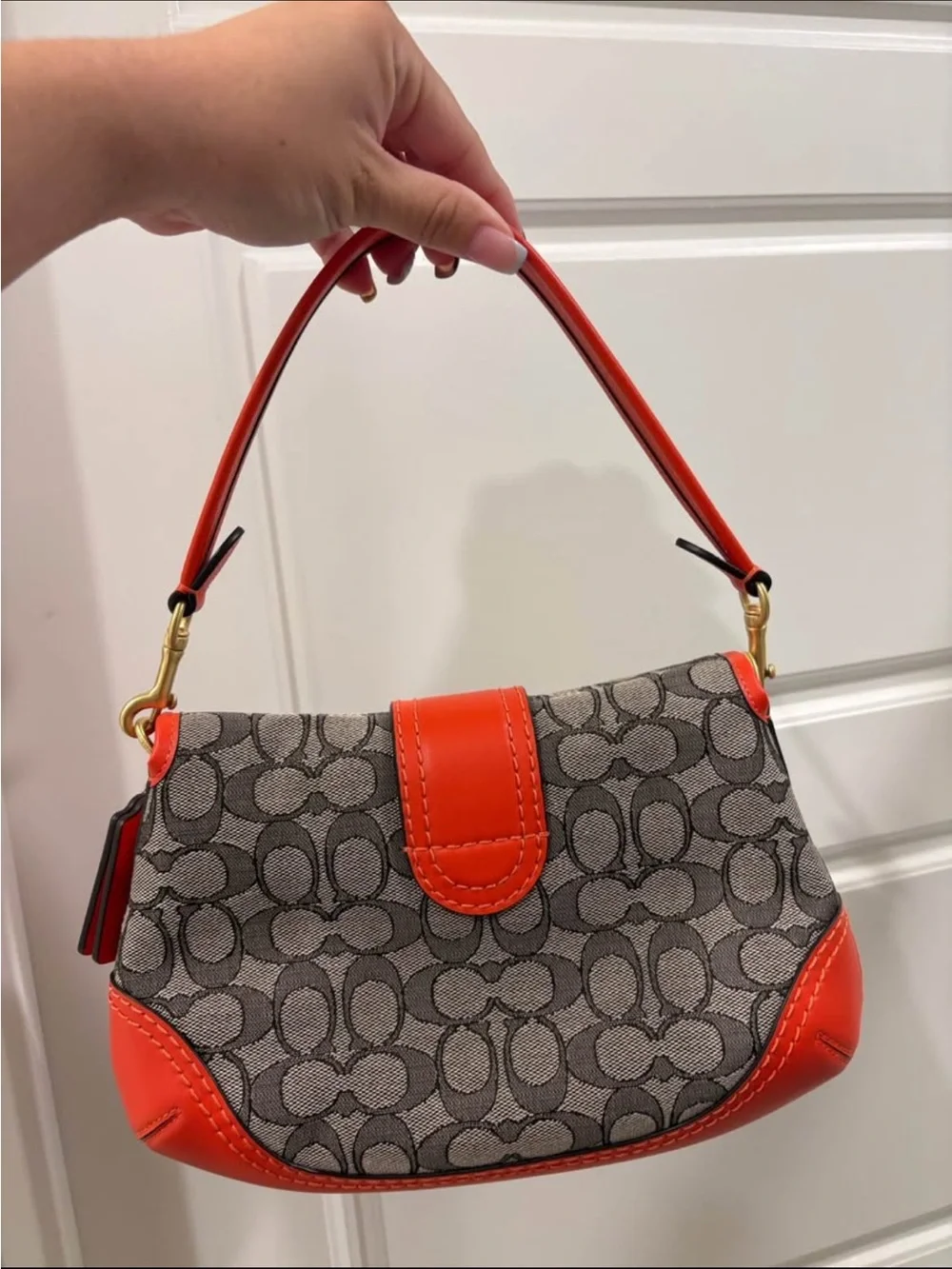 Coach Signature Canvas Hobo Orange - Picture 3 of 6